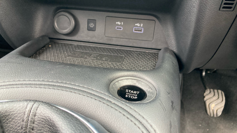 Nissan Juke 1.0 DiG-T N-Connecta 5dr Petrol Hatchback